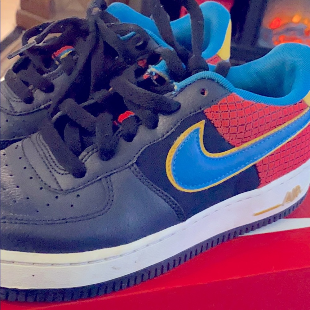 5.5y Nike sneakers